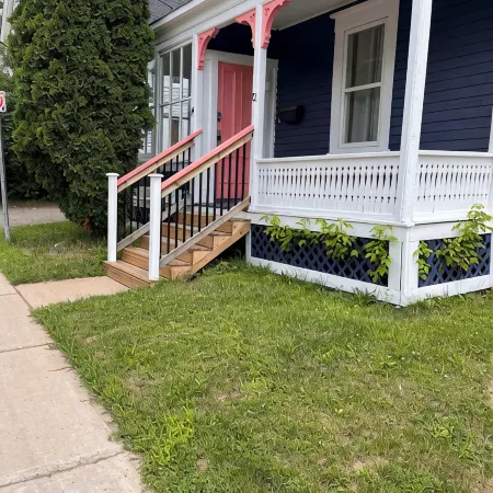 Modern 1 Bedroom, 10 minute walk to Downtown
