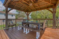 Chincoteague Island Creekside Cottage - Bungalows