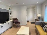 Residence by Queen Elizabeth Park - 방갈로