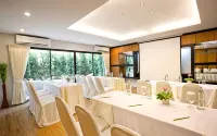Crystal Jade Hotel - 3-Star