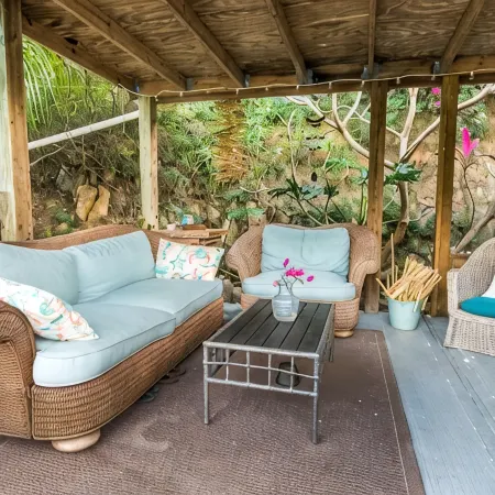 Flamingo Grove Glamping Site with AC Отели в г. Сентрал
