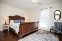 Historic Retreat - steps from the Lake and Downtown - 4-Star