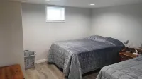 Full basement apartment quiet comfy 1-bedroom with Hot tub and fireplace - 2-Sterne