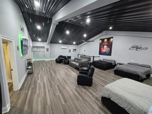 New, unique, 1 of a kind spacious house, features 4 bedrooms and theater room - Wifi