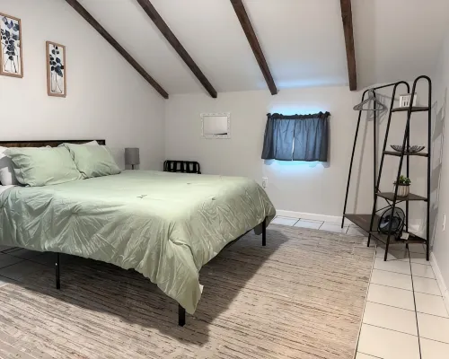 Charming 1-bedroom apartment in Greene for up to 4 guests, family & dog friendly Hotels in Chenango County