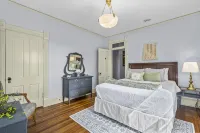 Historic Charm at Richmond Hill - Boutique
