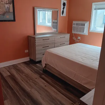 1-bedroom condo next to Chicago Midway International Airport Hotels near Chicago Midway International Airport