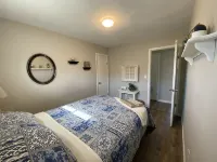 Cozy cottage with lake view! 20 min from Cedar Point, Kalahari, & Sports Force!