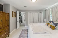 Woodsy, Quiet Neighborhood, 2 bedroom - Kitchens