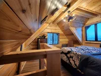Play House Private Ozone Hot Tub, w/ Beautiful Views. Quaint, Cozy, & Peaceful. - 4-Sterne