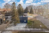 Charming 2-bedroom cottage in delightful Willmar with WiFi, AC - Homestays