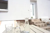 "Brunnenhaus": Stylish vacation home with Mediterranean courtyard and huge garden - Homestays