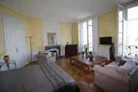 3000 sq f, in the old  Saumur city , along the Loire river. Charm & great views