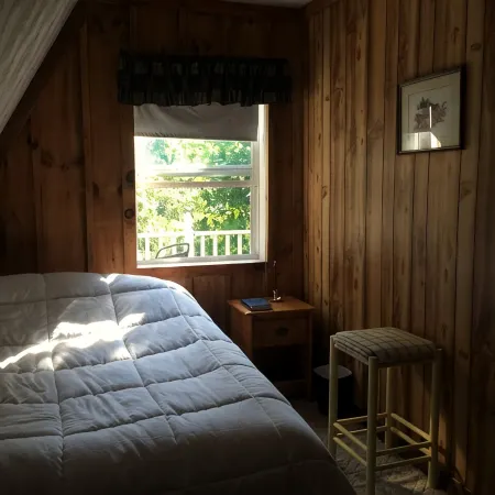 Alarka Cabin Guest House With Great Mountain Sunsets And WiFi Included