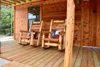 Romantic Ava Haus CABIN. 3 minutes to Main!See our other 4 Ava Haus rentals! - 샬레 호텔