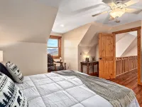Breathtaking Mountain View Luxury AVL Cabin w/Hot Tub, Fireplaces, Hi-Speed Wifi - Chalets