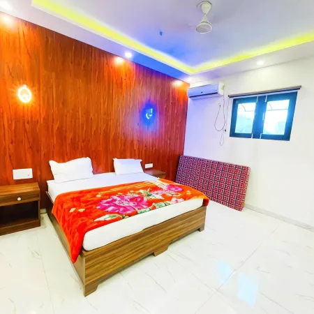 Kingfisher Luxury Resort
