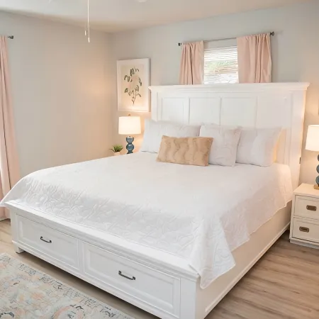 Beautifully Remodeled 3-Bedroom Cozy Home!!