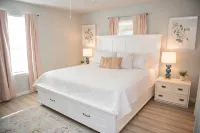 Beautifully Remodeled 3-Bedroom Cozy Home!!