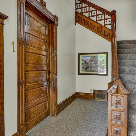 Craftsman charm King Bedroom Private Condo Unit walk to hospital &  capitol