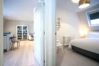 Stylish Wood Street Apartment - City Centre - Apartments