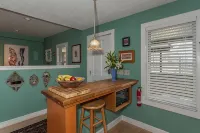 Artfully furnished guest house - Wifi