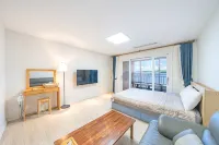 Tongyeong by the Sea Spa Pension - ที่มีสปา