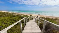 Self contained cabin in quiet coastal bushland setting. Pet friendly! - Butik