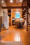 Charming 2-bedroom cottage with loft, AC, and WiFi on peaceful 295-acre property - 3 tähden