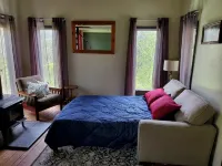 Quaint Stream Side Cottage 15m from Oxford&Hamilton OH - Homestays