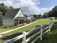 Center Hill Lake Cottage Four Seasons, Smithville, TN - 3성급