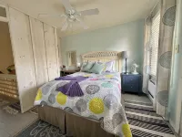 LOCATION! pet friendly! Oceanfront building! Free Parking! Walk everywhere!! - 4성급