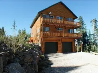 Ski in/Ski Out Cabin. 5 Bedrooms. 4 King Beds. Bunk Room. Fast WiFi. Sleeps 25+ - 小木屋