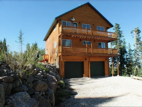 Ski in/Ski Out Cabin. 5 Bedrooms. 4 King Beds. Bunk Room. Fast WiFi. Sleeps 25+ - Chalets