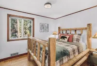 Newly owned Cabin w/ private hot tub, A/C & covered deck - Dog Friendly! - Chalets