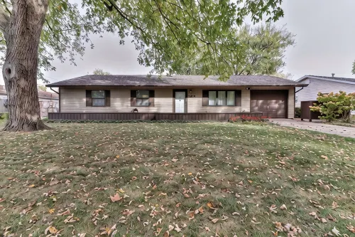 Beautiful 4 bedroom 2 full bathroom close to everything! - Bungalows