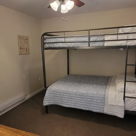 Full family APT in Nauvoo-Walking distance to Temple and Historic Nauvoo