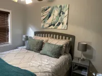 In the Heart of Three Oaks - Steps to Downtown - Wi-Fi