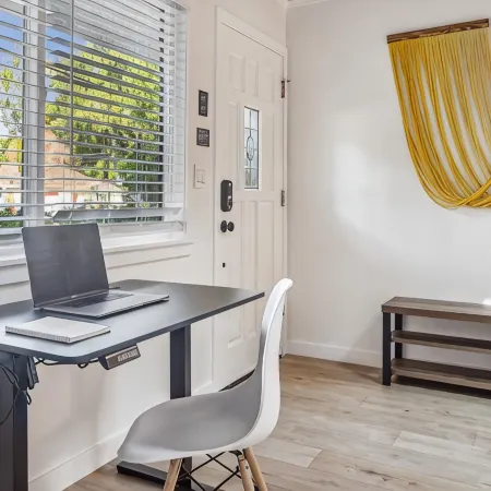 Designer Home Near Stanford/Tech Hub+AC/Gym/Office/BBQ/Parking. 2 Bed/1 Bath.