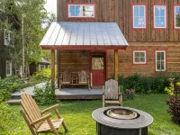 Coal Creek In-town Retreat!  3BR/3 Full BAs  - SLPS 8 - 2 blocks to Elk Ave! - 3-Star