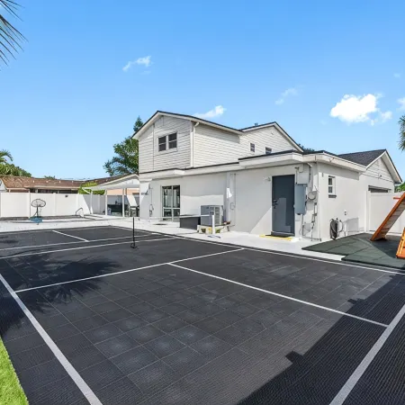 Modern Paradise - Heated Pool - Playground - Pickleball - Game Room