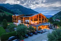 Hotel Alpina - Parking