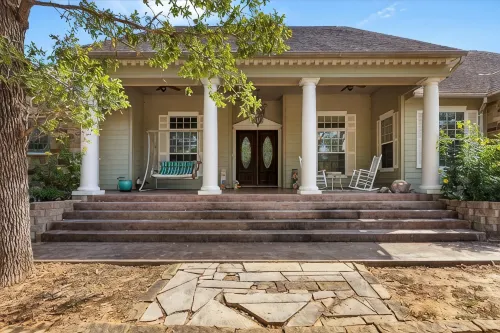 Mesquite Retreat: Close to Austin and COTA: Fun, Family, and Friends, - 4-Star