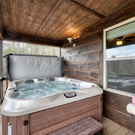Modern Mountain Cabin Hot Tub & Fireplace