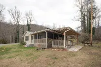 Stunning Views w/Firepit, 2/1 Cottage, Creek, Starlink, Ada + Pet Friendly - 4-Star