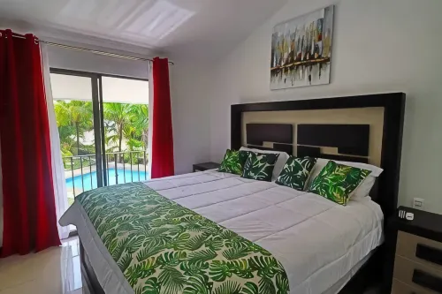 2-Bd Unit with Pool, 2 Blocks from Beach - Lejligheder