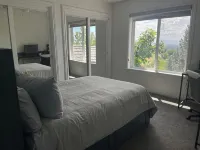 Sunset Views! Indoor Sport Court, Pool table, Golf Course, 12 min to downtown - chambre d’hôtes