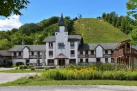 Stunning Knotty Pine Condo at Schuss Mountain - Pools