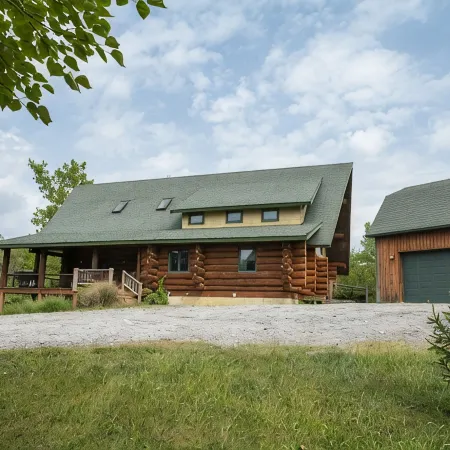 3 acre Lake, Farm Animals Petting Zoo, Horses and Horseback Riding, Room to roam
