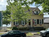 Downtown Historical Bristol Seaside Cottage w Front Row Seats to 4th July Parade - 4 estrellas